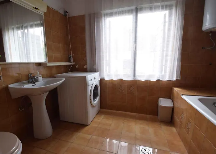 Vakantiehuis - Biograd Riviera 7997 Turanj